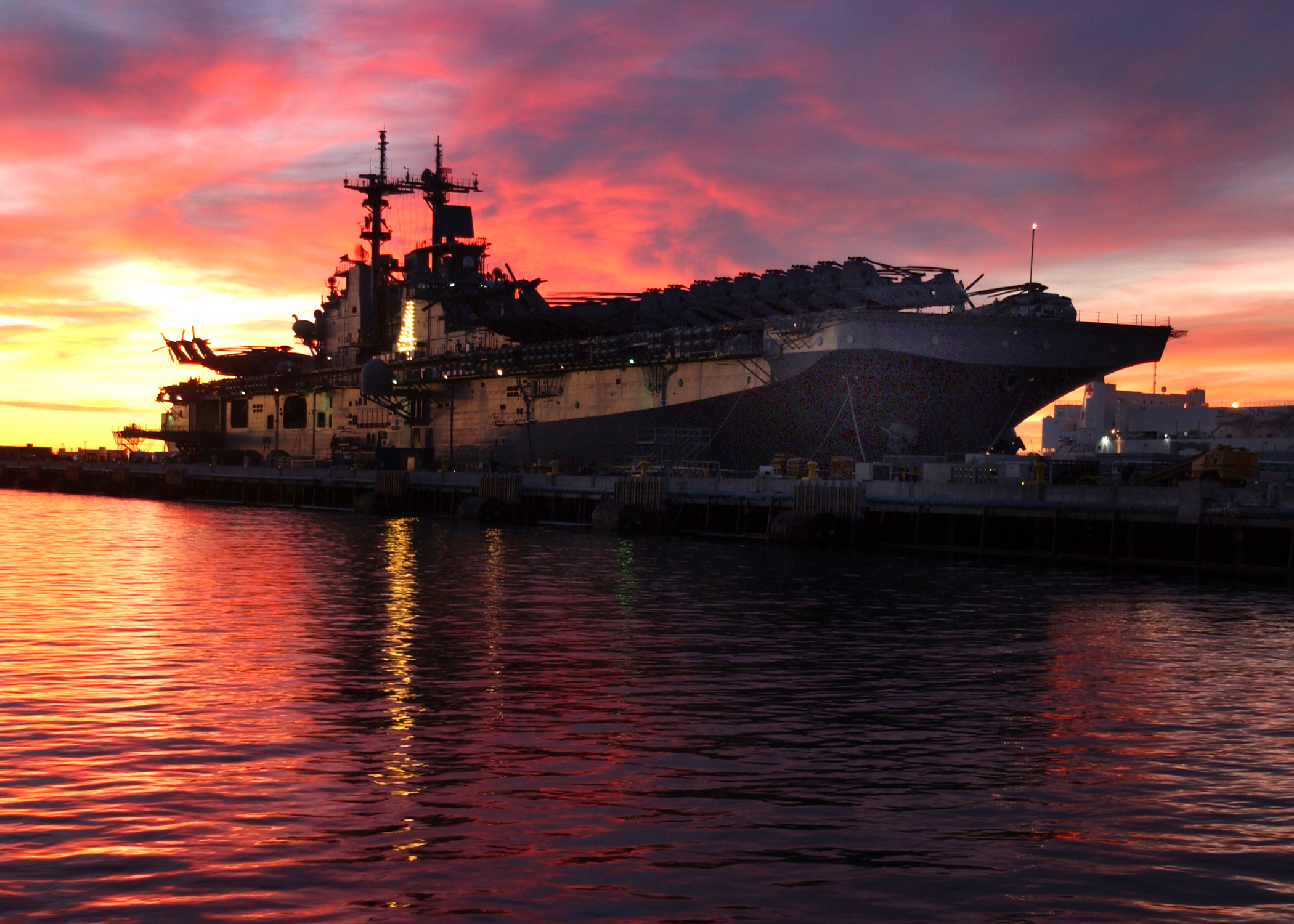 LHD-4 BOXER